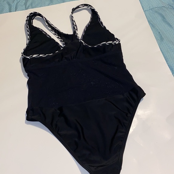 One piece swimsuit - Picture 3 of 5